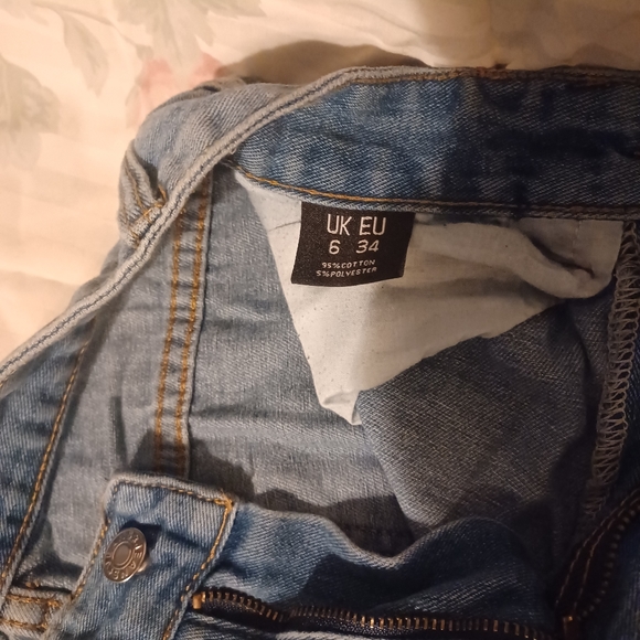 Nasty Gal distressed high-waisted jeans - Picture 5 of 7